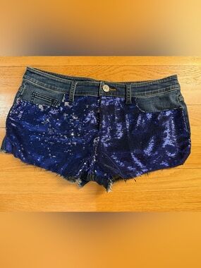 Victorias Secret cut off short w/sequins size 6